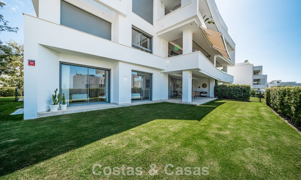 Instapklaar, modern, ruim 4-slaapkamer appartement te koop met ruime privétuin in luxe resort ten oosten van Marbella centrum 787120