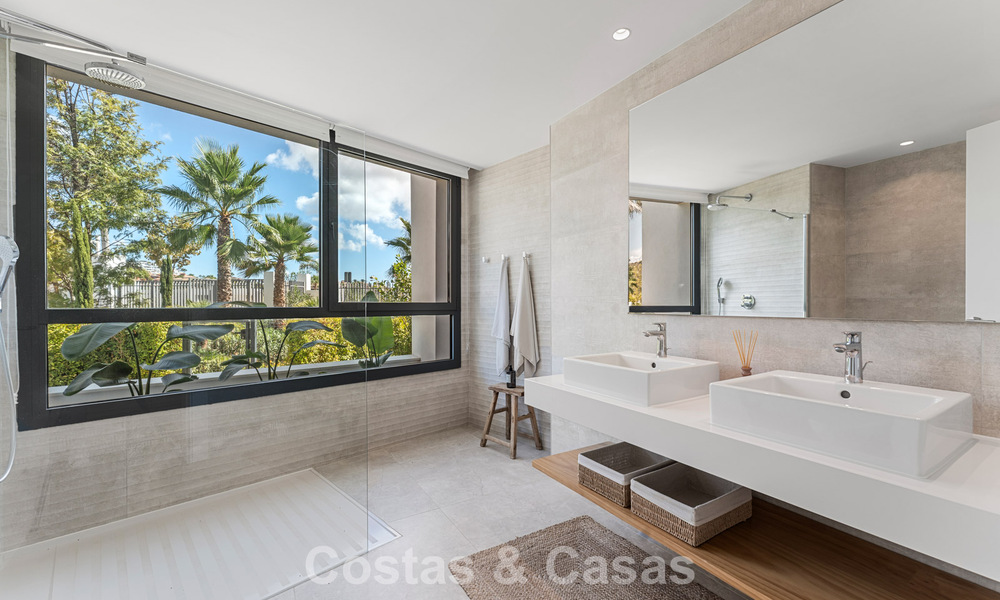 Instapklaar, modern, ruim 4-slaapkamer appartement te koop met ruime privétuin in luxe resort ten oosten van Marbella centrum 797839