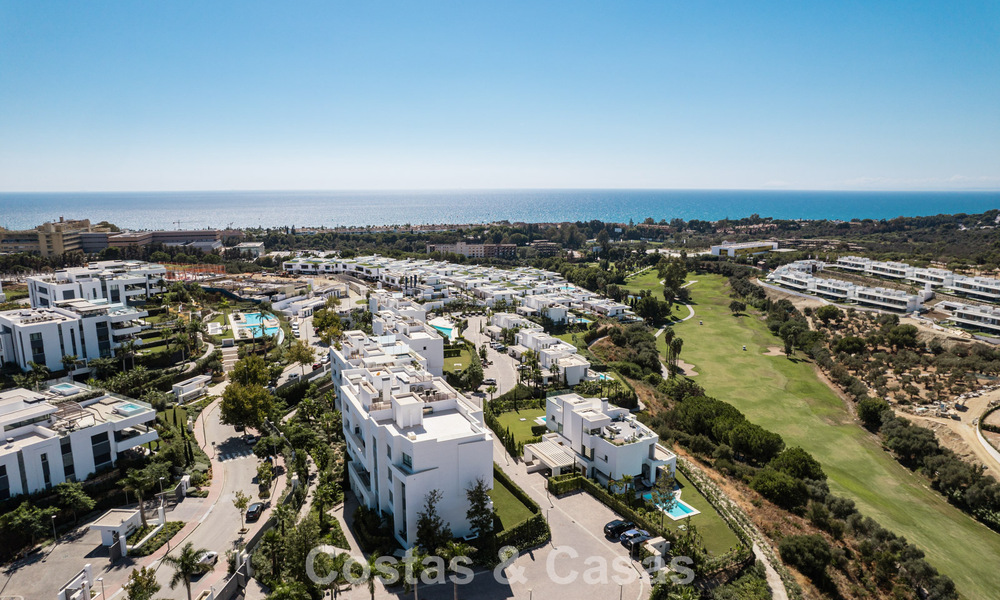 Instapklaar, modern, ruim 4-slaapkamer appartement te koop met ruime privétuin in luxe resort ten oosten van Marbella centrum 797840