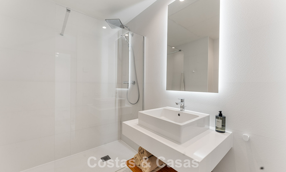 Instapklaar, modern, ruim 4-slaapkamer appartement te koop met ruime privétuin in luxe resort ten oosten van Marbella centrum 797844