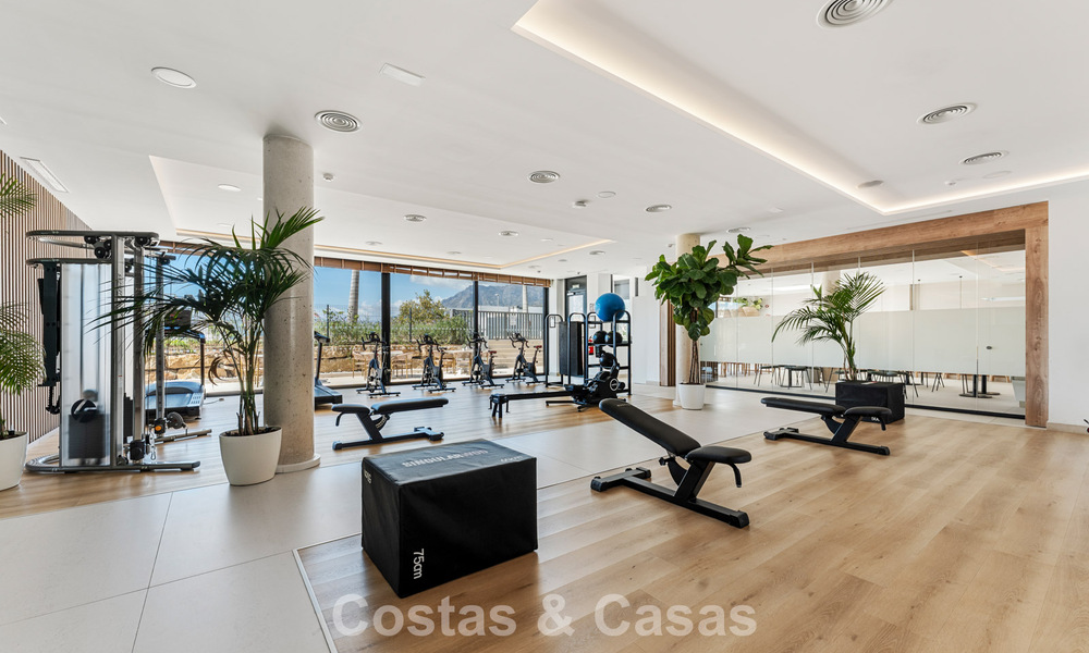 Instapklaar, modern, ruim 4-slaapkamer appartement te koop met ruime privétuin in luxe resort ten oosten van Marbella centrum 797845
