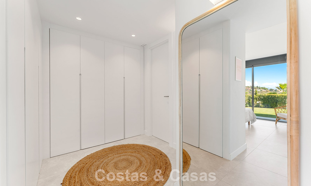 Instapklaar, modern, ruim 4-slaapkamer appartement te koop met ruime privétuin in luxe resort ten oosten van Marbella centrum 797851