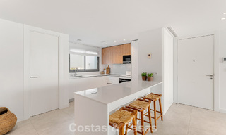 Instapklaar, modern, ruim 4-slaapkamer appartement te koop met ruime privétuin in luxe resort ten oosten van Marbella centrum 797855 