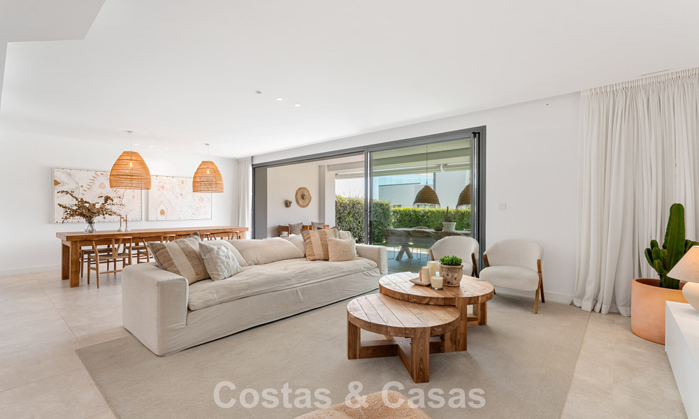 Instapklaar, modern, ruim 4-slaapkamer appartement te koop met ruime privétuin in luxe resort ten oosten van Marbella centrum 797857