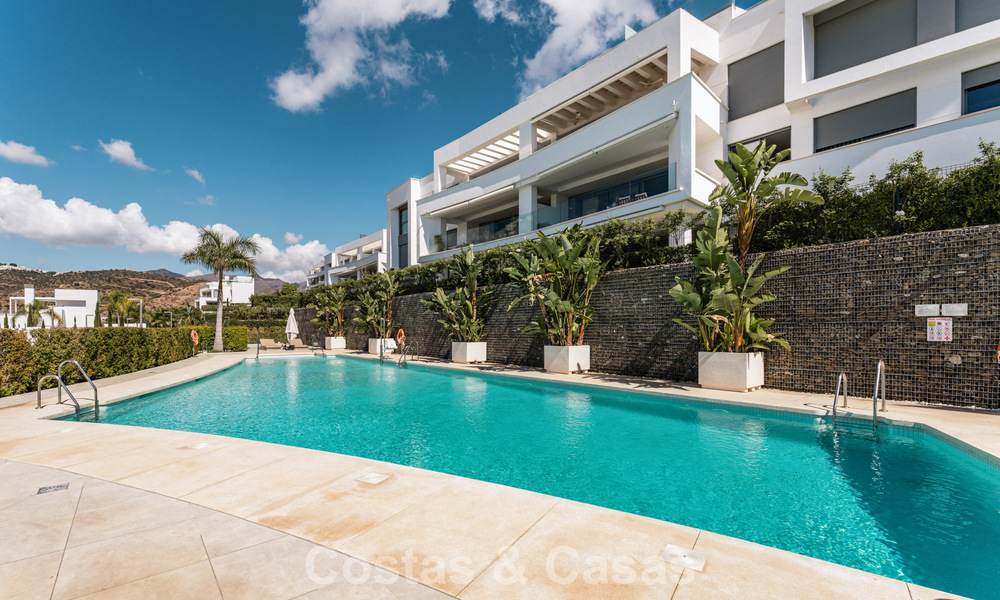 Instapklaar, modern, ruim 4-slaapkamer appartement te koop met ruime privétuin in luxe resort ten oosten van Marbella centrum 797866