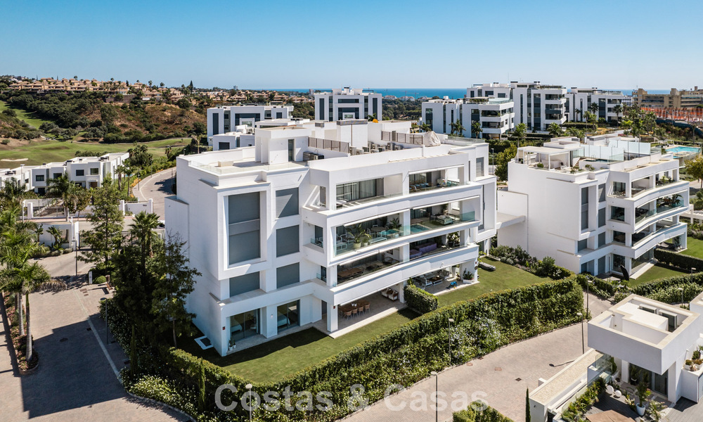 Instapklaar, modern, ruim 4-slaapkamer appartement te koop met ruime privétuin in luxe resort ten oosten van Marbella centrum 797868