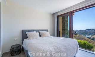 Instapklaar appartement met moderne architectuur te koop in een golfresort in de heuvels van Marbella - Benahavis 787123 