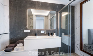 Instapklaar appartement met moderne architectuur te koop in een golfresort in de heuvels van Marbella - Benahavis 787124 