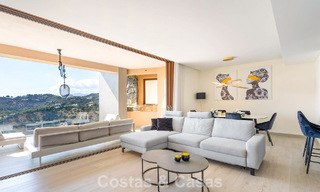 Instapklaar appartement met moderne architectuur te koop in een golfresort in de heuvels van Marbella - Benahavis 787131 