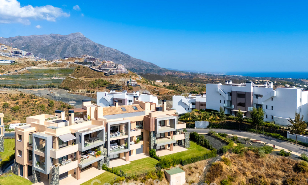 Instapklaar appartement met moderne architectuur te koop in een golfresort in de heuvels van Marbella - Benahavis 787140