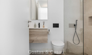 Instapklare luxevilla met contemporaine bouwstijl te koop aan de strandzijde ten oosten van Marbella centrum 787176 