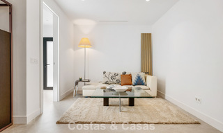 Instapklare luxevilla met contemporaine bouwstijl te koop aan de strandzijde ten oosten van Marbella centrum 787180 