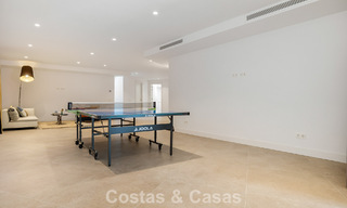 Instapklare luxevilla met contemporaine bouwstijl te koop aan de strandzijde ten oosten van Marbella centrum 787181 