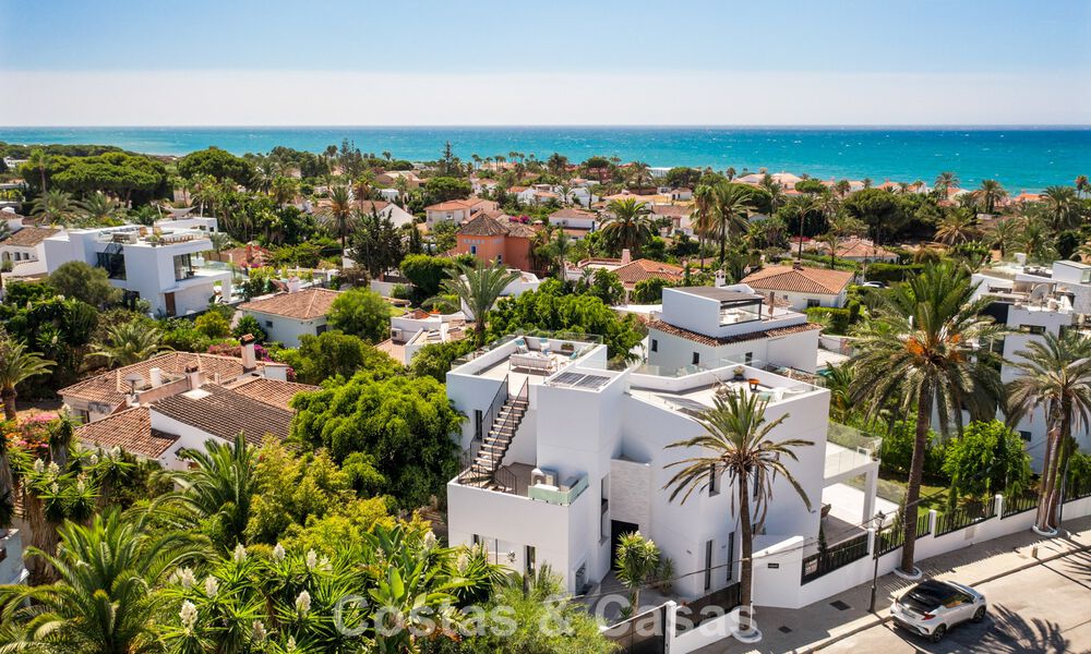 Instapklare luxevilla met contemporaine bouwstijl te koop aan de strandzijde ten oosten van Marbella centrum 787187