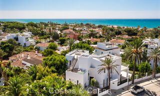Instapklare luxevilla met contemporaine bouwstijl te koop aan de strandzijde ten oosten van Marbella centrum 787187 