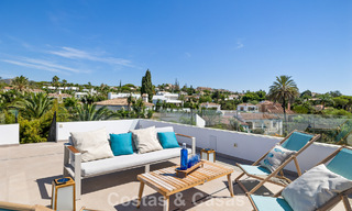 Instapklare luxevilla met contemporaine bouwstijl te koop aan de strandzijde ten oosten van Marbella centrum 787204 