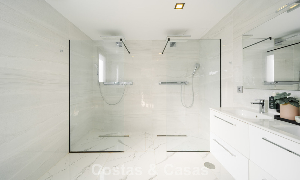 Gemoderniseerde villa te koop op loopafstand van voorzieningen en Puerto Banus, Marbella 787372