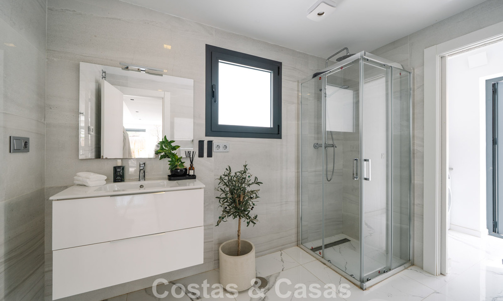 Gemoderniseerde villa te koop op loopafstand van voorzieningen en Puerto Banus, Marbella 787394