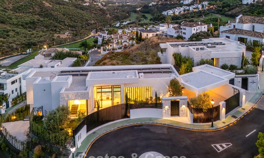 Gesofisticeerde villa met panoramisch uitzicht te koop, in een gated community in La Quinta, Marbella - Benahavis 787304