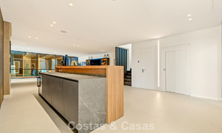 Gesofisticeerde villa met panoramisch uitzicht te koop, in een gated community in La Quinta, Marbella - Benahavis 787311 