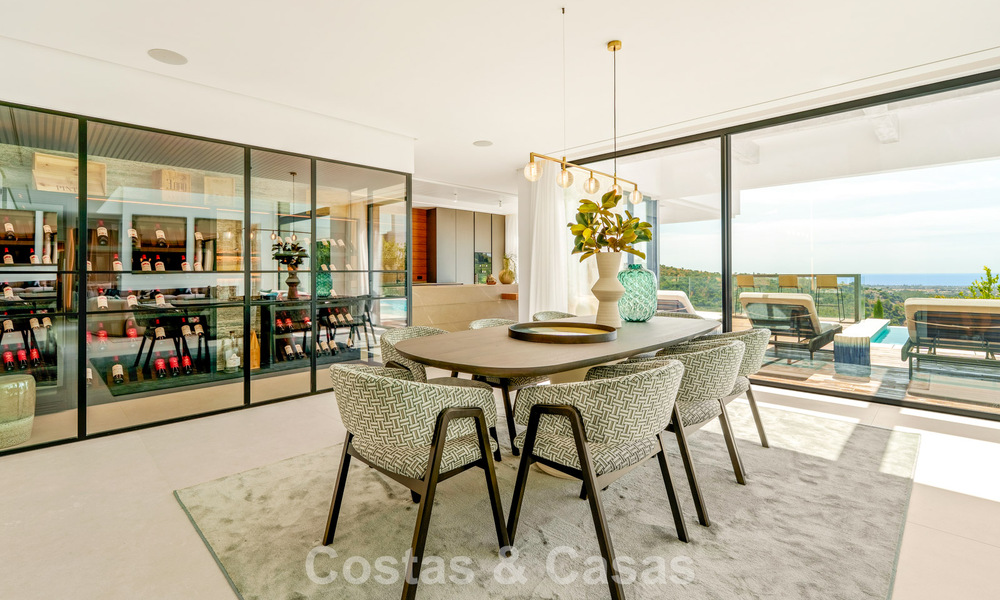 Gesofisticeerde villa met panoramisch uitzicht te koop, in een gated community in La Quinta, Marbella - Benahavis 787333