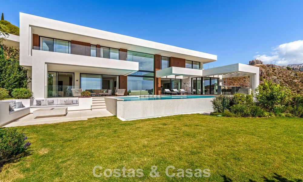 Gesofisticeerde villa met panoramisch uitzicht te koop, in een gated community in La Quinta, Marbella - Benahavis 787343