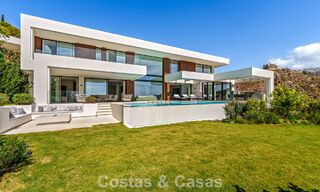 Gesofisticeerde villa met panoramisch uitzicht te koop, in een gated community in La Quinta, Marbella - Benahavis 787343 