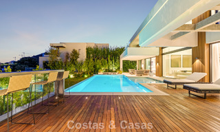 Gesofisticeerde villa met panoramisch uitzicht te koop, in een gated community in La Quinta, Marbella - Benahavis 787355 