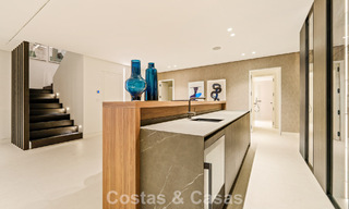 Gesofisticeerde villa met panoramisch uitzicht te koop, in een gated community in La Quinta, Marbella - Benahavis 787358 