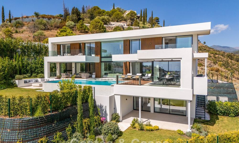 Gesofisticeerde villa met panoramisch uitzicht te koop, in een gated community in La Quinta, Marbella - Benahavis 787360