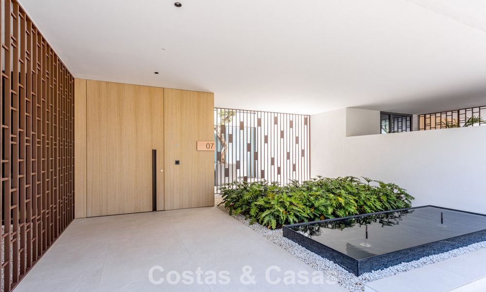 Exclusieve schakelvilla met zeezicht te koop in een vooruitstrevend complex met 24-uursbewaking op Marbella’s Golden Mile 787267