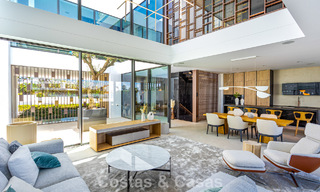 Exclusieve schakelvilla met zeezicht te koop in een vooruitstrevend complex met 24-uursbewaking op Marbella’s Golden Mile 787271 