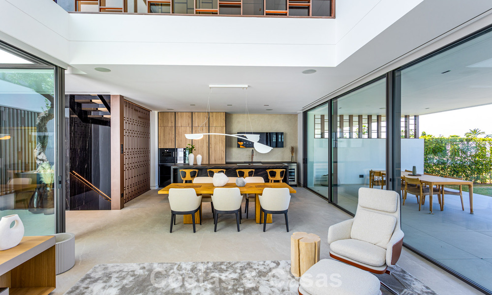 Exclusieve schakelvilla met zeezicht te koop in een vooruitstrevend complex met 24-uursbewaking op Marbella’s Golden Mile 787272