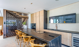 Exclusieve schakelvilla met zeezicht te koop in een vooruitstrevend complex met 24-uursbewaking op Marbella’s Golden Mile 787274 