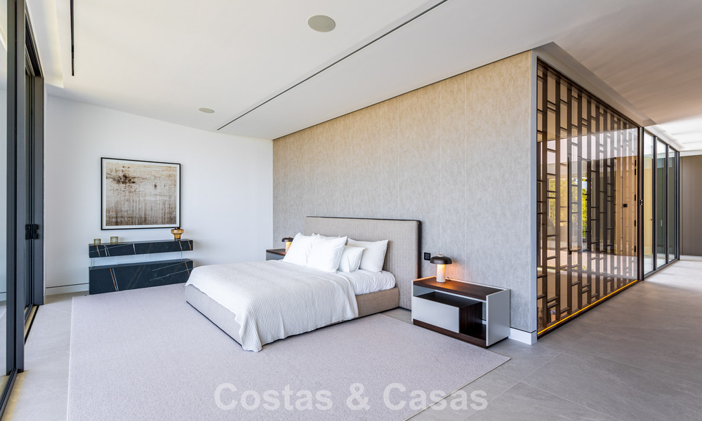 Exclusieve schakelvilla met zeezicht te koop in een vooruitstrevend complex met 24-uursbewaking op Marbella’s Golden Mile 787280