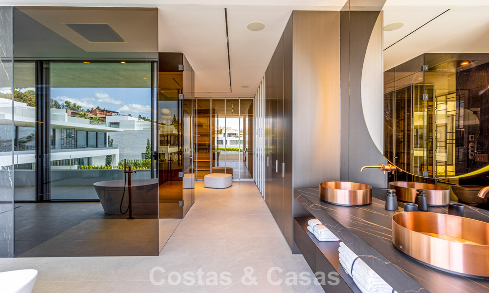 Exclusieve schakelvilla met zeezicht te koop in een vooruitstrevend complex met 24-uursbewaking op Marbella’s Golden Mile 787285