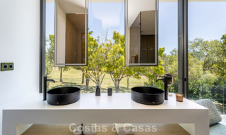 Exclusieve schakelvilla met zeezicht te koop in een vooruitstrevend complex met 24-uursbewaking op Marbella’s Golden Mile 787291 