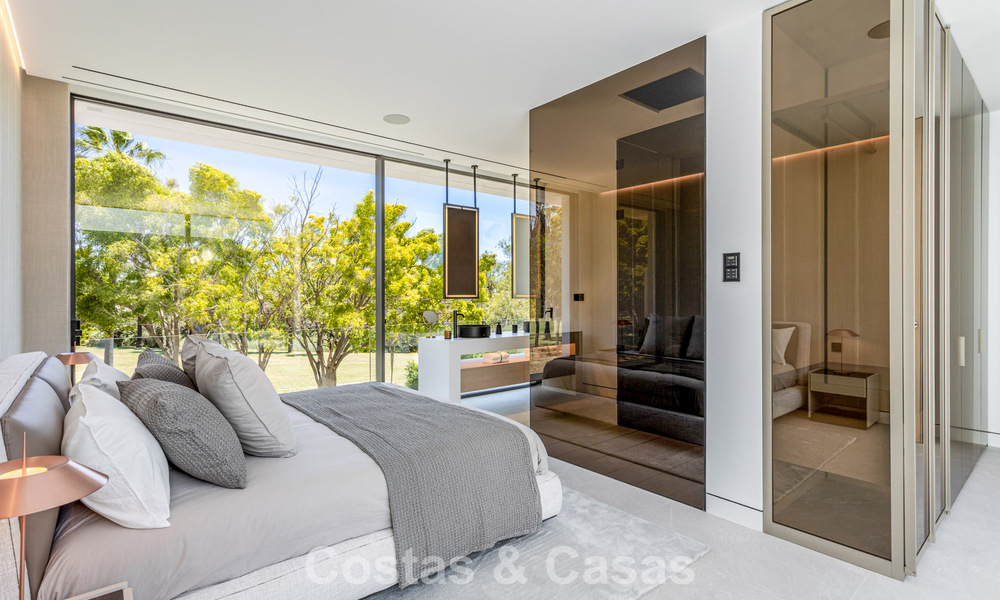 Exclusieve schakelvilla met zeezicht te koop in een vooruitstrevend complex met 24-uursbewaking op Marbella’s Golden Mile 787293