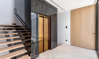 Exclusieve schakelvilla met zeezicht te koop in een vooruitstrevend complex met 24-uursbewaking op Marbella’s Golden Mile 787295 