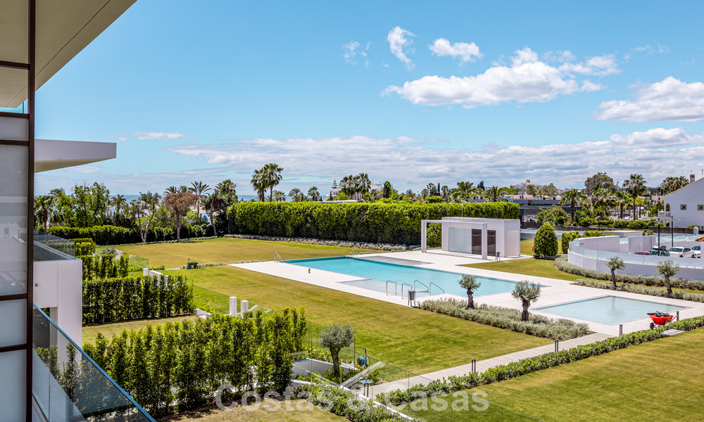 Exclusieve schakelvilla met zeezicht te koop in een vooruitstrevend complex met 24-uursbewaking op Marbella’s Golden Mile 787297