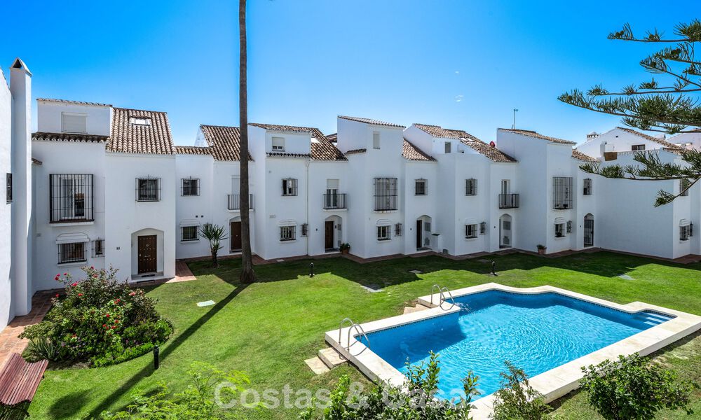 Ruim herenhuis te koop in een omheind strandcomplex aan de oostkant van Marbella 787528