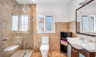 Ruim herenhuis te koop in een omheind strandcomplex aan de oostkant van Marbella 787530 