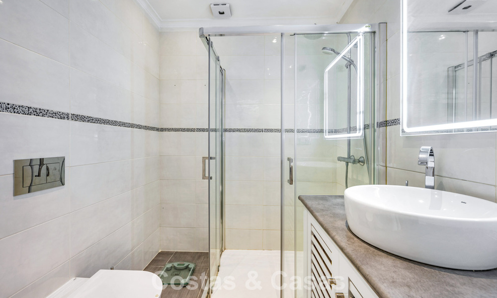 Ruim herenhuis te koop in een omheind strandcomplex aan de oostkant van Marbella 787535