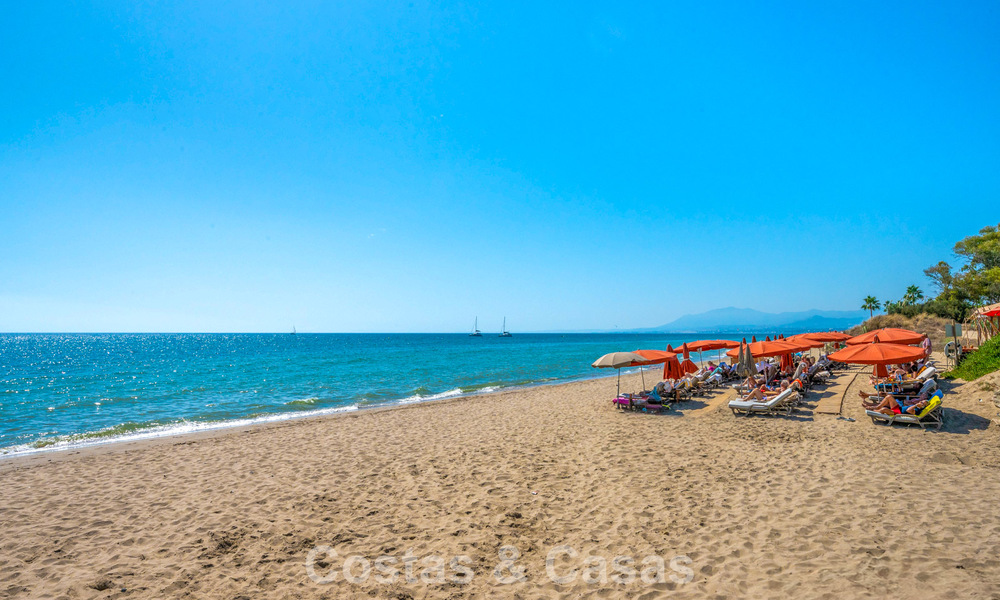 Ruim herenhuis te koop in een omheind strandcomplex aan de oostkant van Marbella 787537
