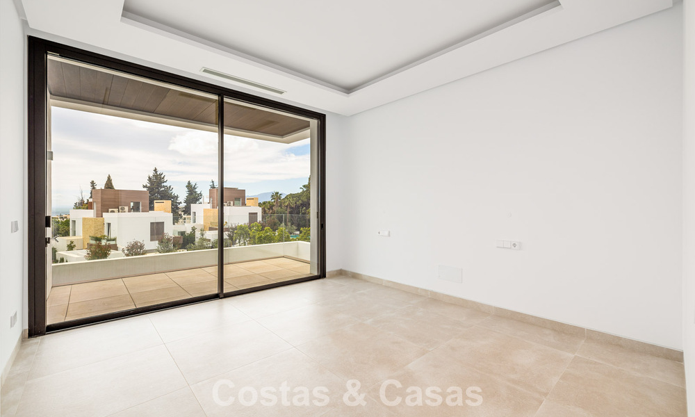 Contemporary villa for sale within walking distance of the beach and amenities in Marbella city center 787462