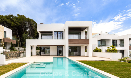 Contemporary villa for sale within walking distance of the beach and amenities in Marbella city center 787465