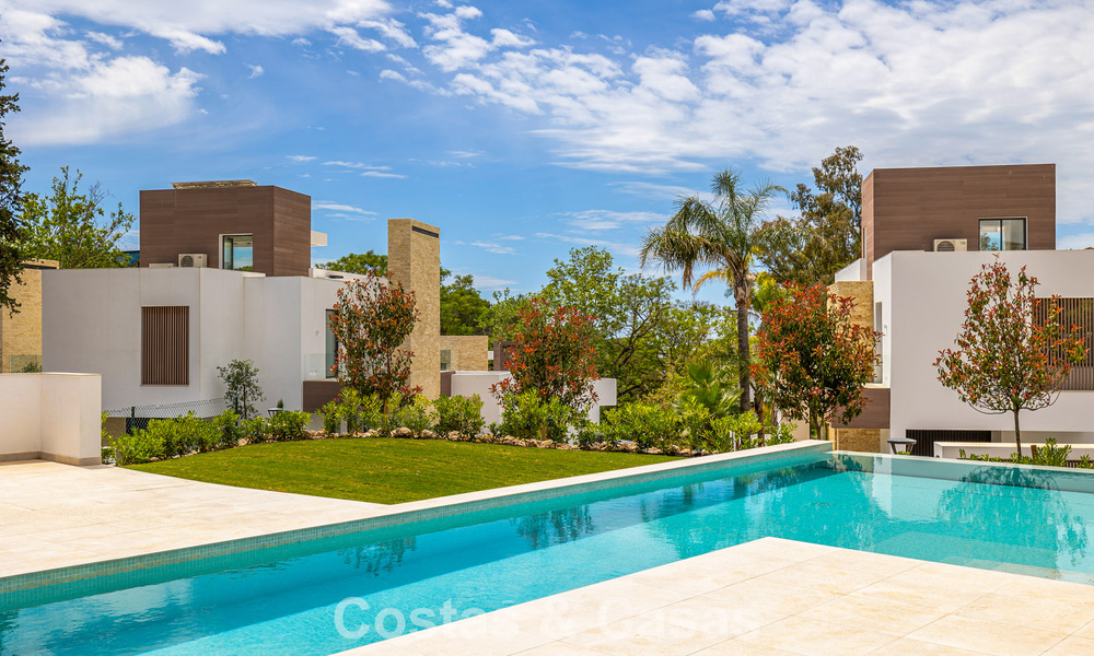 Contemporary villa for sale within walking distance of the beach and amenities in Marbella city center 787468