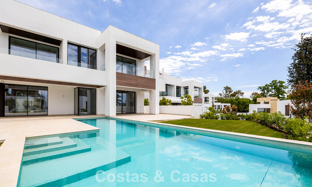 Contemporary villa for sale within walking distance of the beach and amenities in Marbella city center 787469