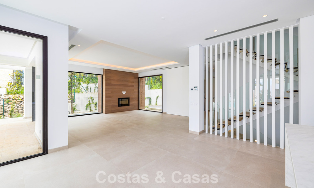 Contemporary villa for sale within walking distance of the beach and amenities in Marbella city center 787470