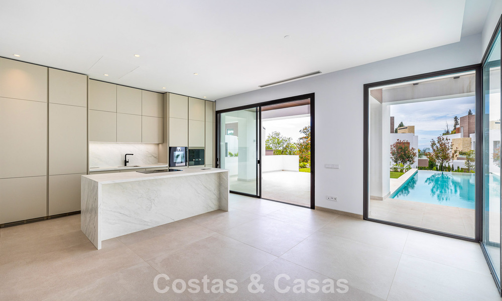 Contemporary villa for sale within walking distance of the beach and amenities in Marbella city center 787471